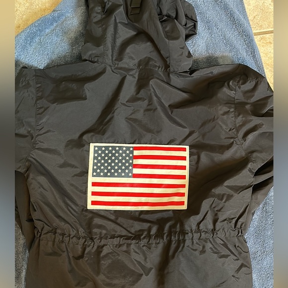 Chest: 44"
Shoulder: 24"
Sleeve: 35"
Length: 29"
Fabric:Nylon
Color:Black
Size:M - Picture 2 of 6